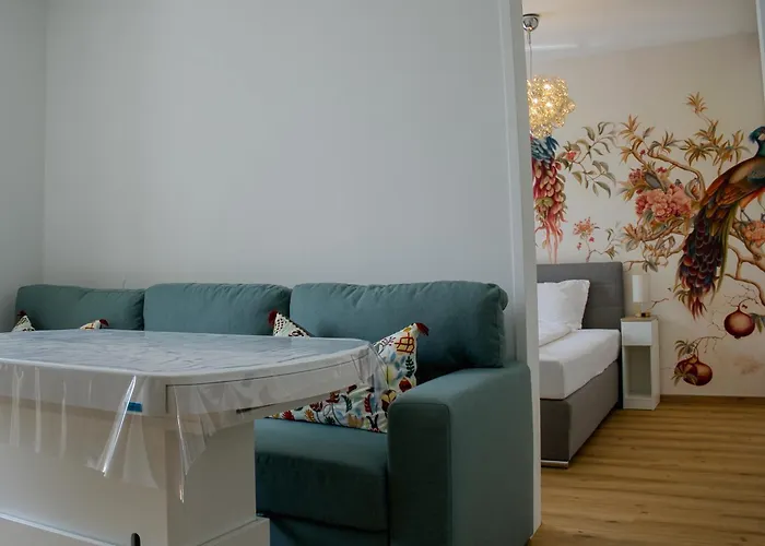 Mydistrict Hidden Gems - Innrain 02 * Інсбрук