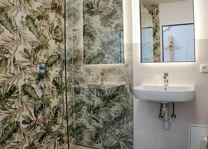 Mydistrict Hidden Gems - Innrain 02 Інсбрук